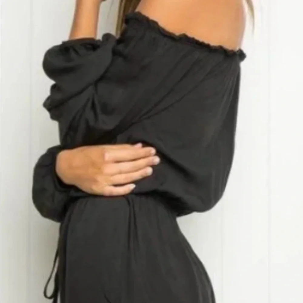 Brandy Melville Black Off-Shoulder Ruffle Drawstring Romper - NWT - Picture 4 of 4